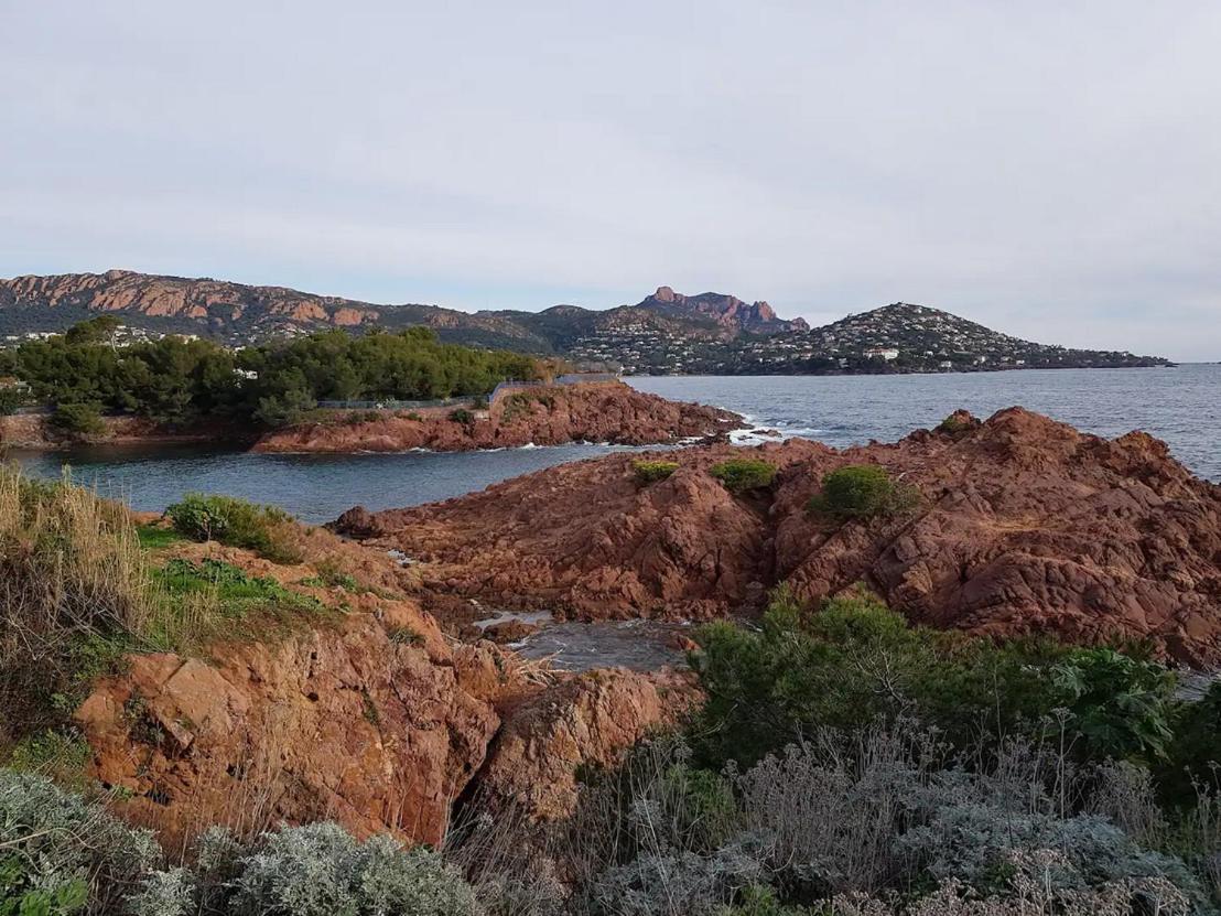 Appartements Modernes Vue Mer A Cap Esterel Saint-Raphaël 外观 照片